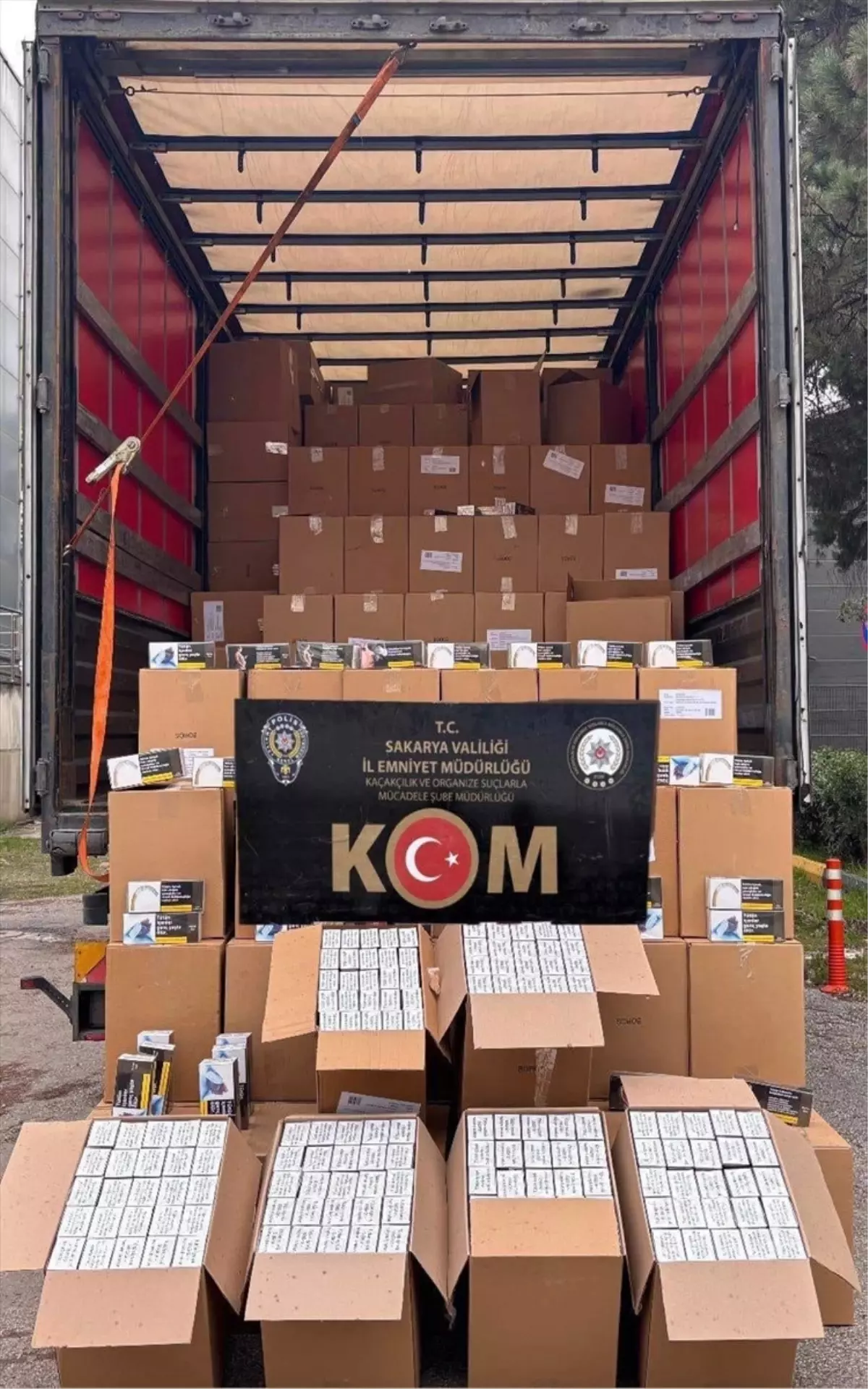 Sakarya’da Duraklatılan Tırda 6,6 Milyon Makaron Kaçaklığı Ortaya Çıktı