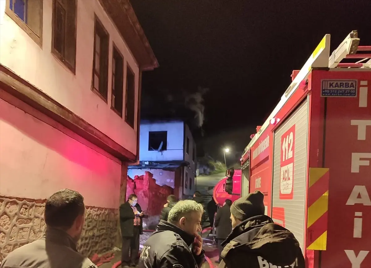 Beypazarı'nda Ahşap Evde Yangın Kontrol Altına Alındı
