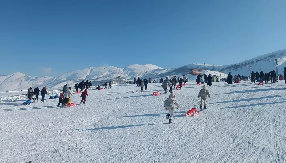 Bitlis El Aman Hanı Kayak Merkezi'nde Okul Tatili Kalabalığı