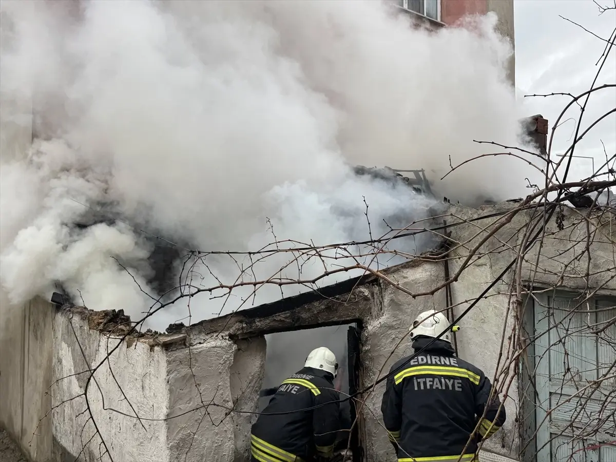 Edirne Nişancıpaşa'daki Depoda Çıkan Yangın Kontrol Altına Alındı