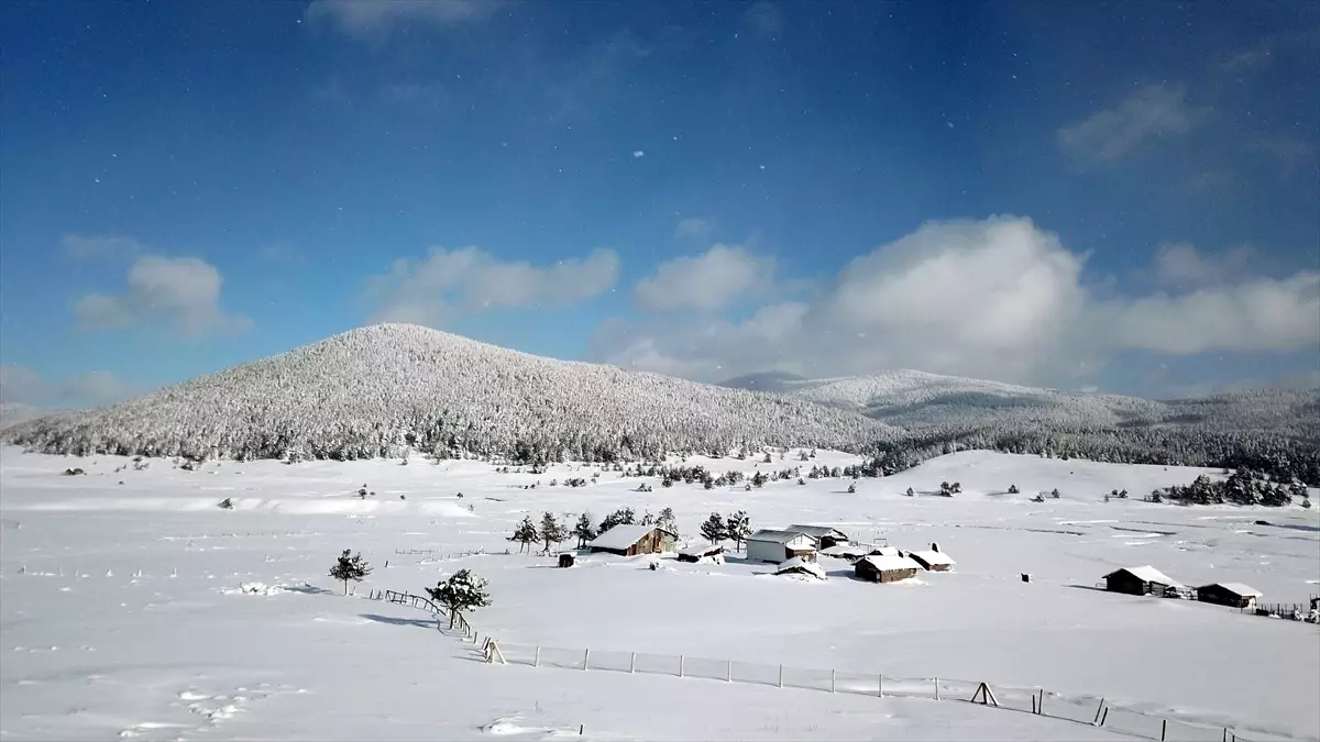Eğriova Yaylası Kar Beyazlığıyla Büyülüyor