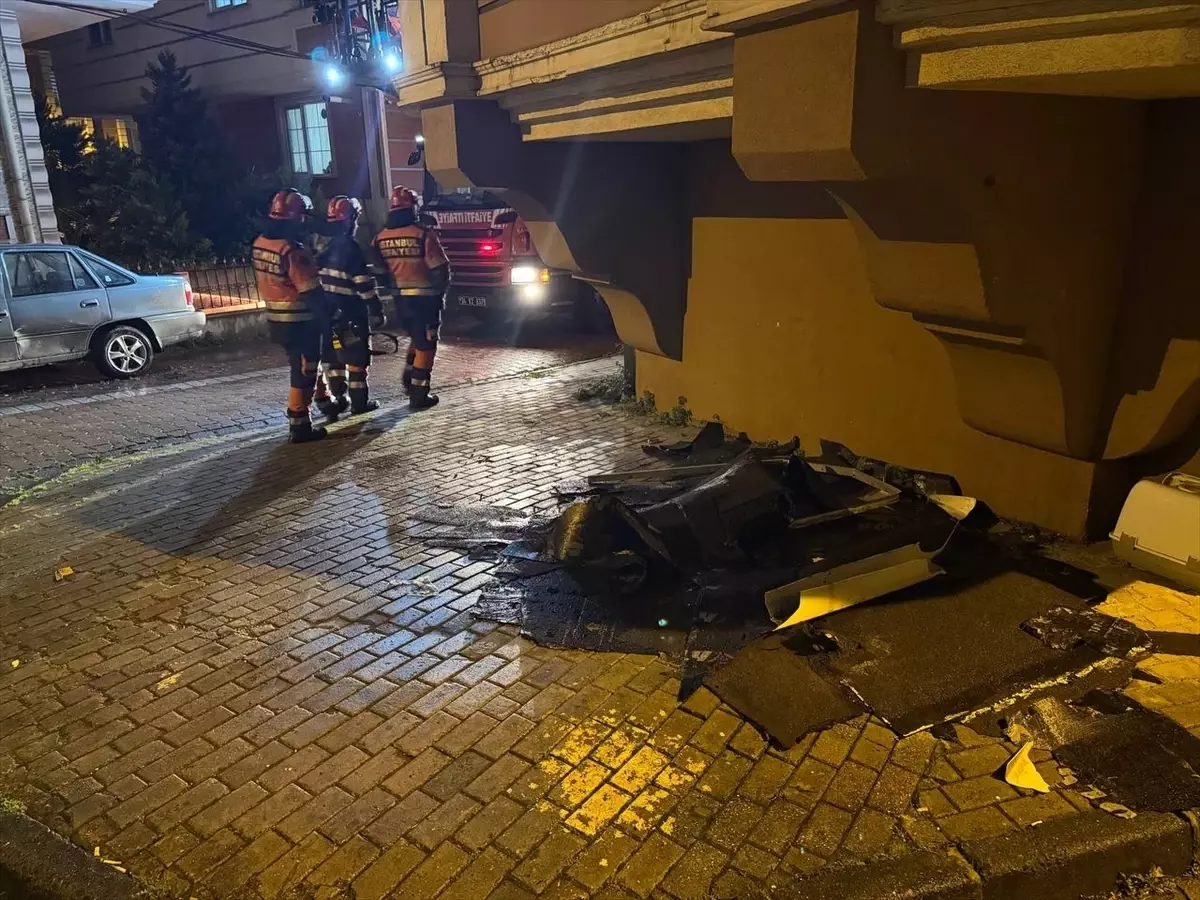 İstanbul’da Şiddetli Fırtına ve Yoğun Yağış Şehri Etkiledi