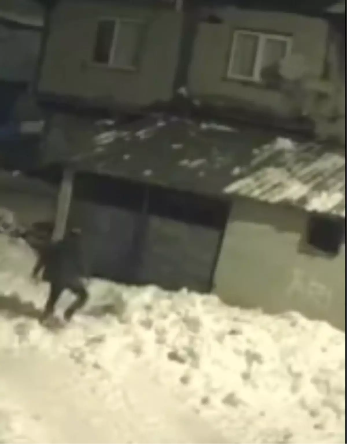 Turhal’da Garaj Çatısı Temizliği Sırasında Kar Çökmesi Sonucu Düşen Kişi Yaralandı