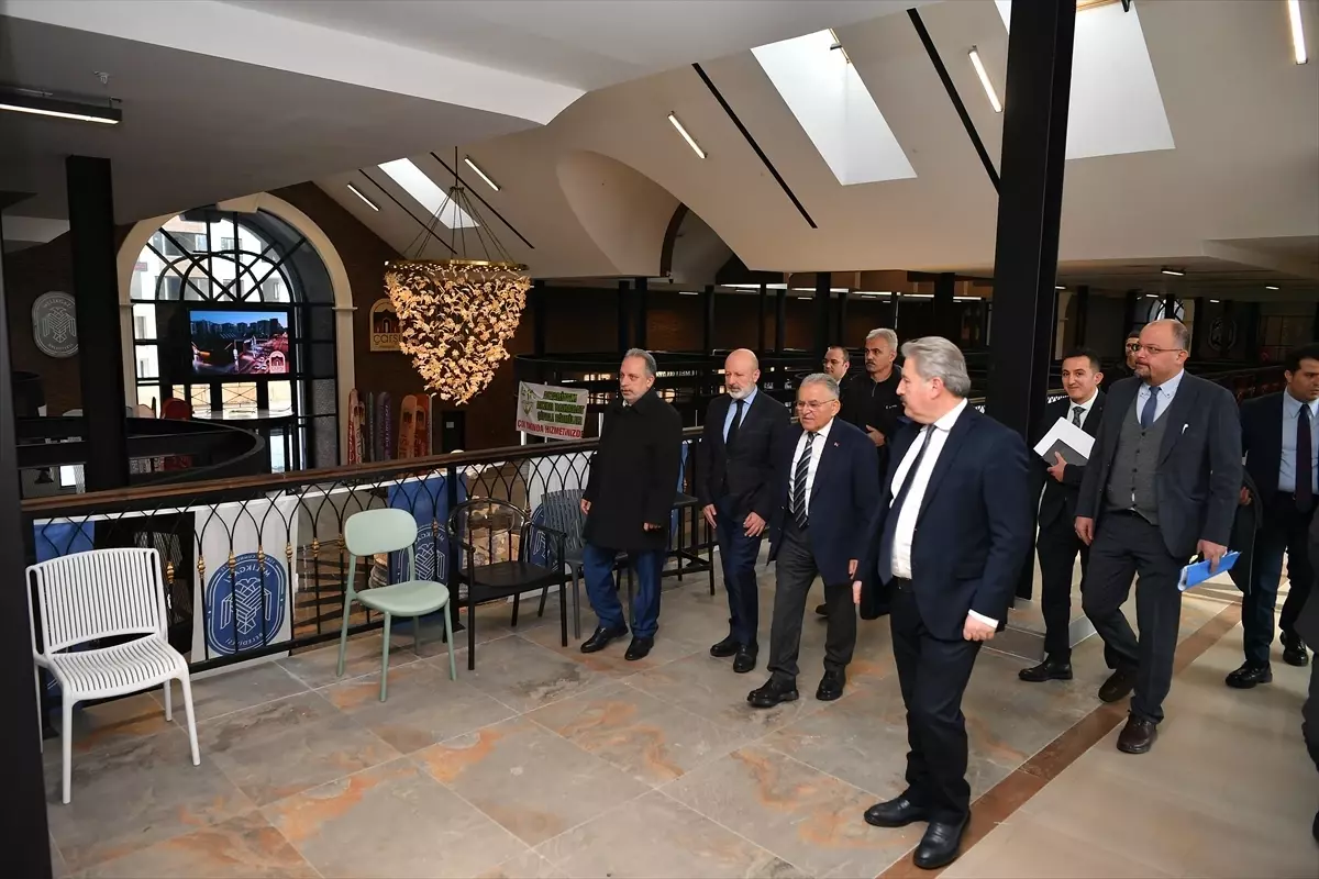 Kayseri Büyükşehir Belediye Başkanı Büyükkılıç, Çarşı Melikgazi Projesini İnceledi