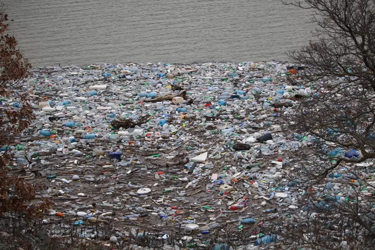 Badovc Baraj Gölü'nde Çöp Birikimi: Su Kalitesi Tehlikede