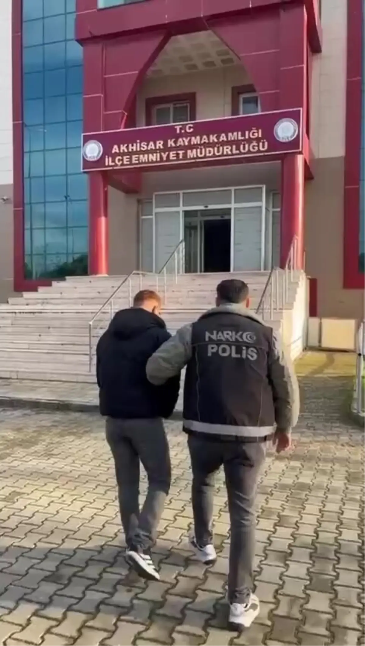 Manisa’nın Akhisar İlçesinde Sentetik Uyuşturucu Operasyonu: Bir Şahıs Tutuklandı