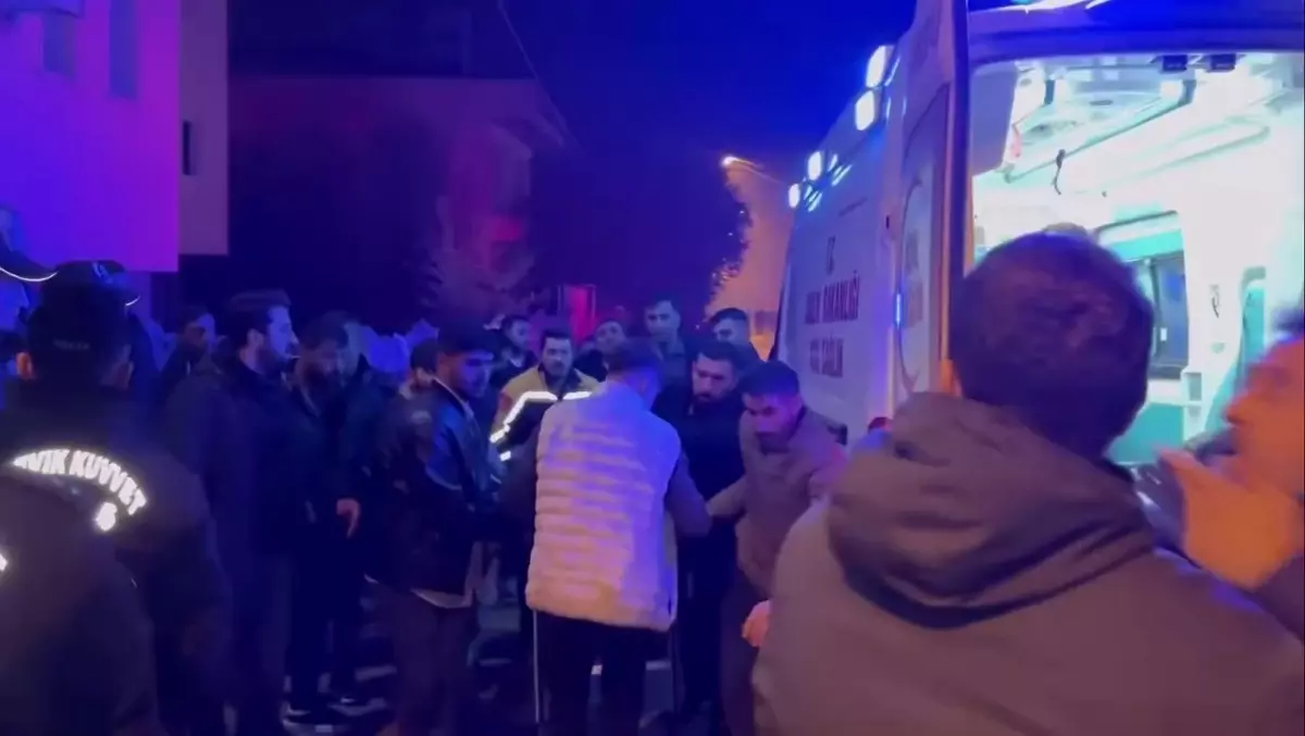 Tarsus’ta Yetkisiz Gösteri Sonrası Çatışma: Baltayla Taşa Vuruldu