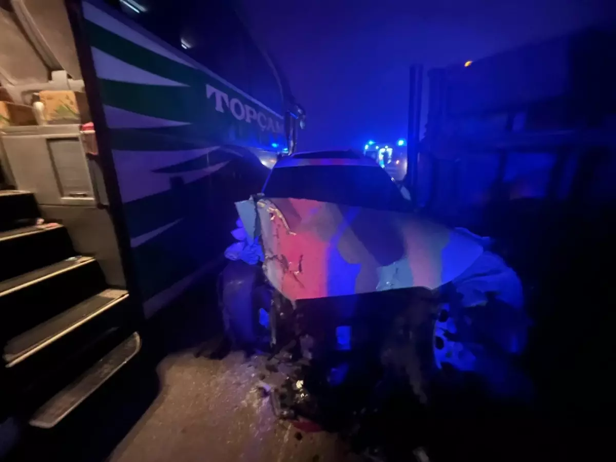 Şarkışla'da 4 Araç Zincirleme Kazası: 8 Kişi Yaralı