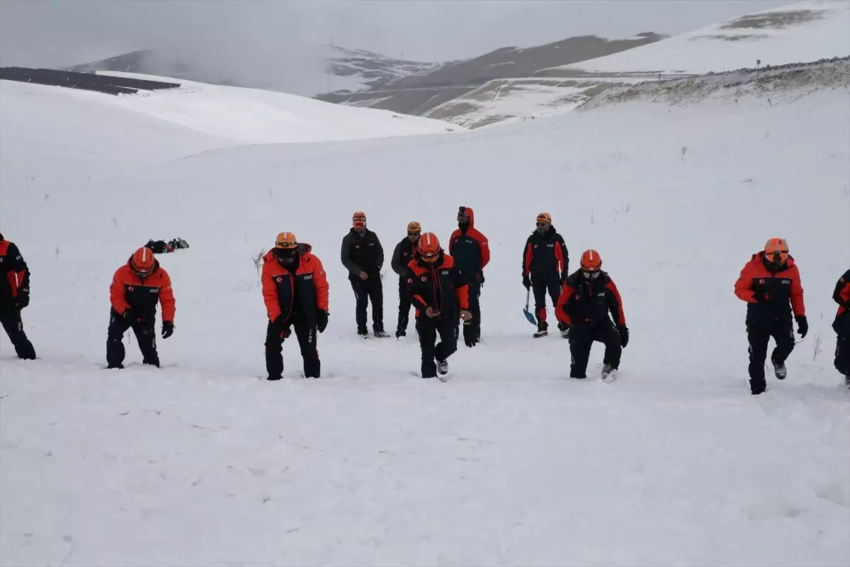 Van'da AFAD Ekiplerine Çığda Arama ve Kurtarma Eğitimi Verildi