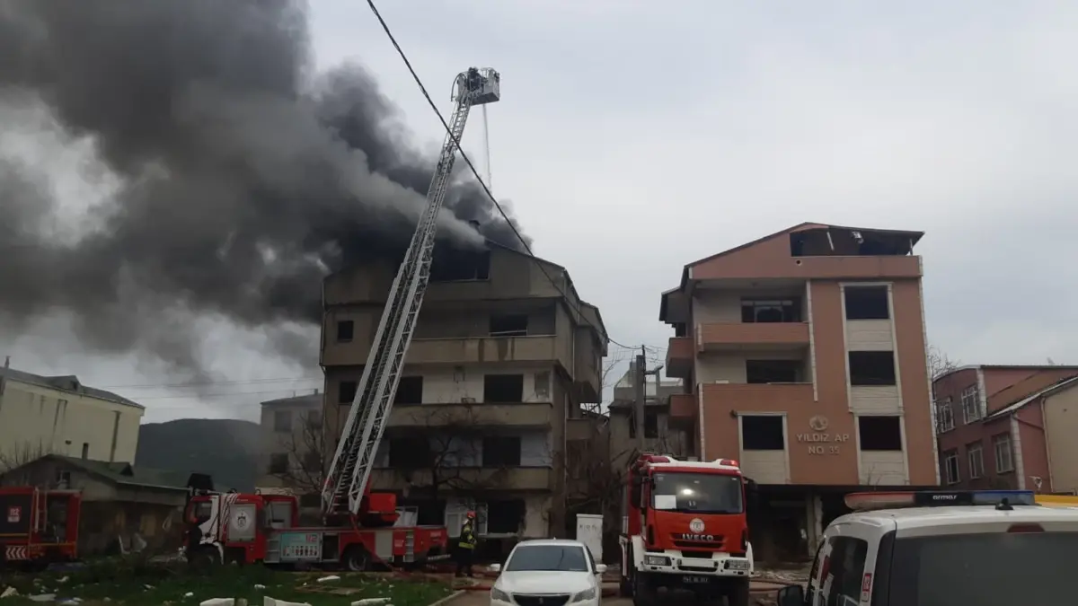Körfez'te Kentsel Dönüşüm Çalışmaları Sırasında Çıkan Yangın Kontrol Altına Alındı