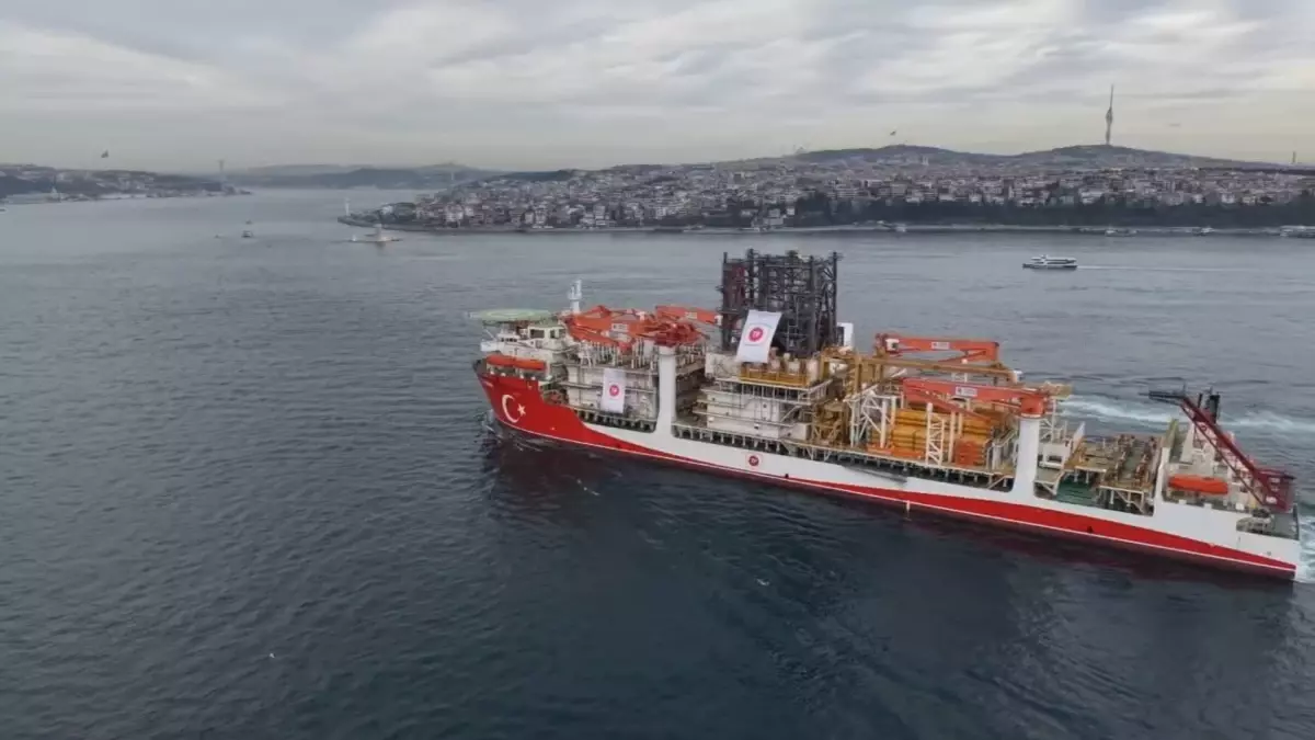 Yıldırım Sondaj Gemisi İstanbul Boğazı’ndan Geçti: Türkiye’nin Derin Deniz Araştırma Kapasitesi Artıyor
