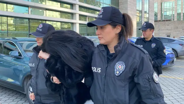 Cezaevi giriş kapısı