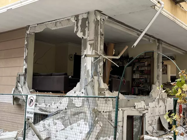 Patlama sonrası duvar kırıkları