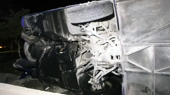 Otobüsün devrilmiş hali