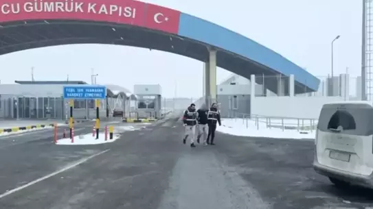 Güvenlik birimlerinin sınır kapısında tutuklama anı