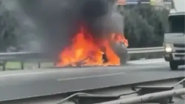 Yangın sonrası söndürülen cip