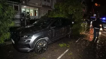 İzmir’de fırtına sonrası su birikintileri