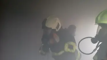 Yangın sonrası evin dış görünümü