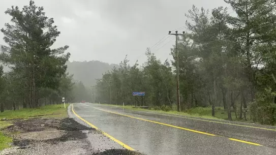 Marmaris'te fırtına sonrası sahil görüntüsü