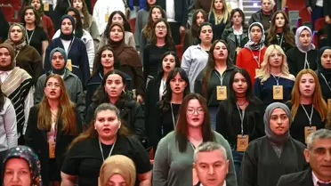 Kız öğrenciler medya eğitimi alıyor