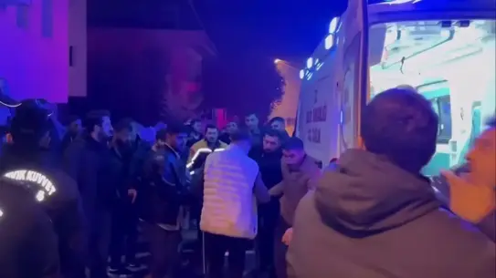 Gösteri sırasında havaya ateş açan kişi