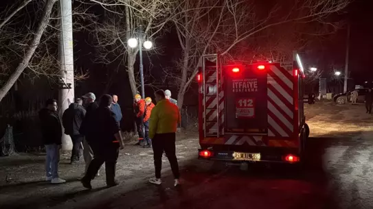 Kurtarma ekiplerinin Porsuk Çayı'nda çalışması