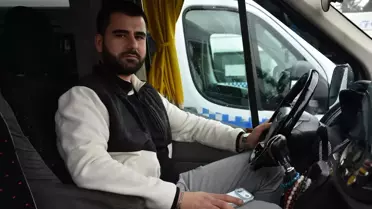 Sakarya’da Minibüs Şoförü, Hastalanan Yolcusunu Zamanında Hastaneye Ulaştırdı