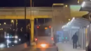 Metrobüs içinde çıkan yangının görüntüsü