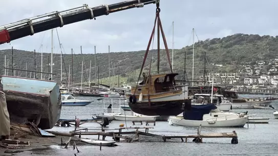 Bodrum’da Kaçak Tekne Yıkımına Durdu: Bulunan Türk Bayrakları Koruma Altına Alındı