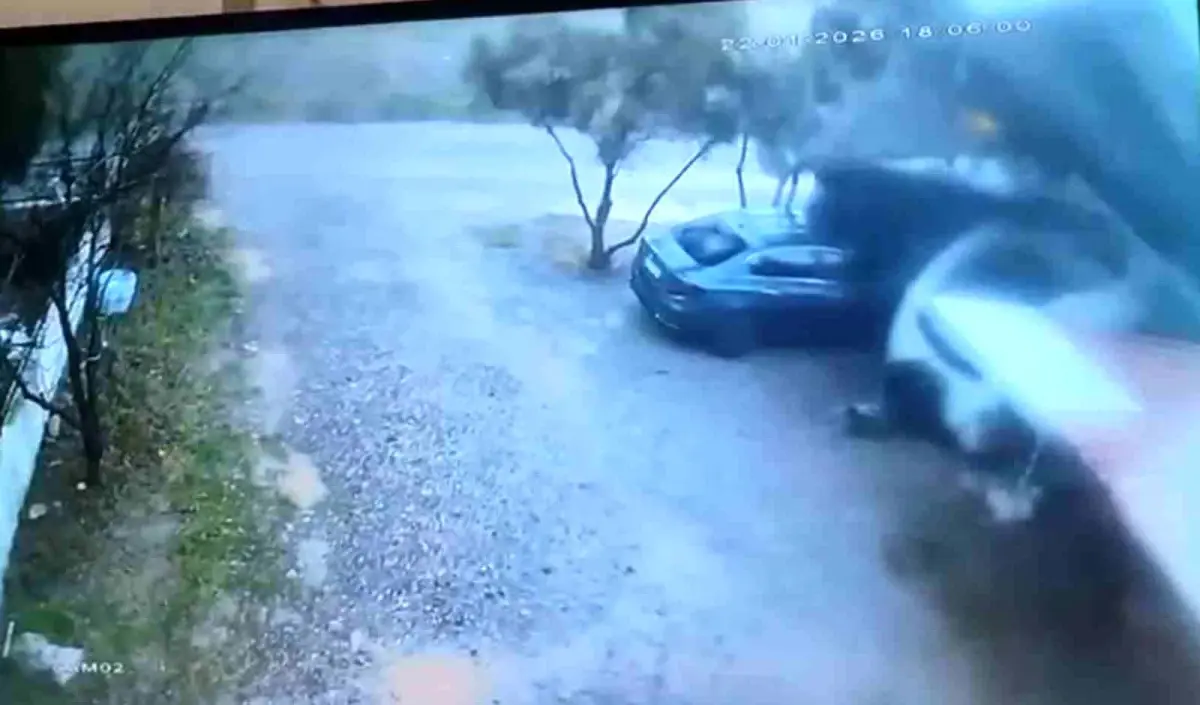 Dalaman’da Şiddetli Fırtına Otopark Çatısını Uçurdu