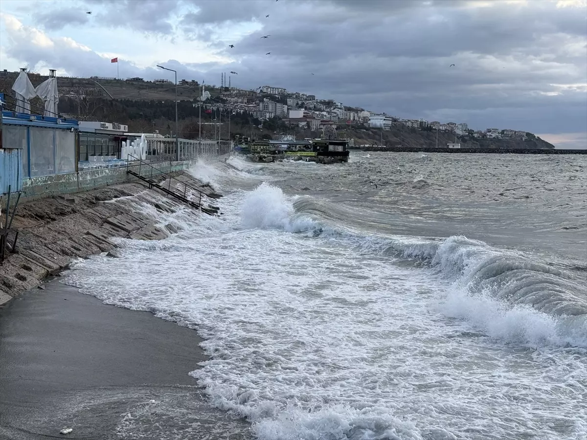 Tekirdağ’da Lodos Şiddeti Deniz Ulaşımını Duraklattı