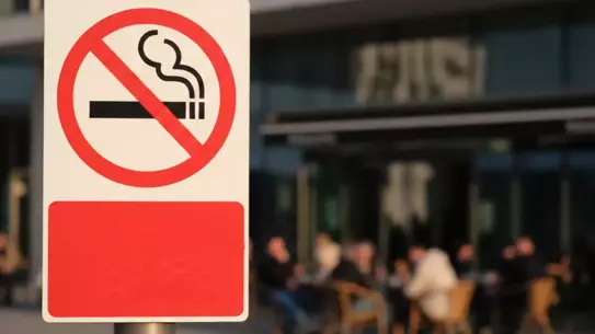 Sigara Satışı ve Kullanımı Yeni Yasalarla Sınırlanıyor: Market ve Açık Alanlarda Yasaklar Genişliyor