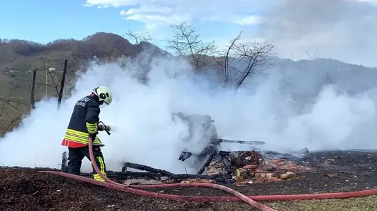 Ünye'de Samanlık Yangını: İtfaiye Hızlı Müdahale Etti
