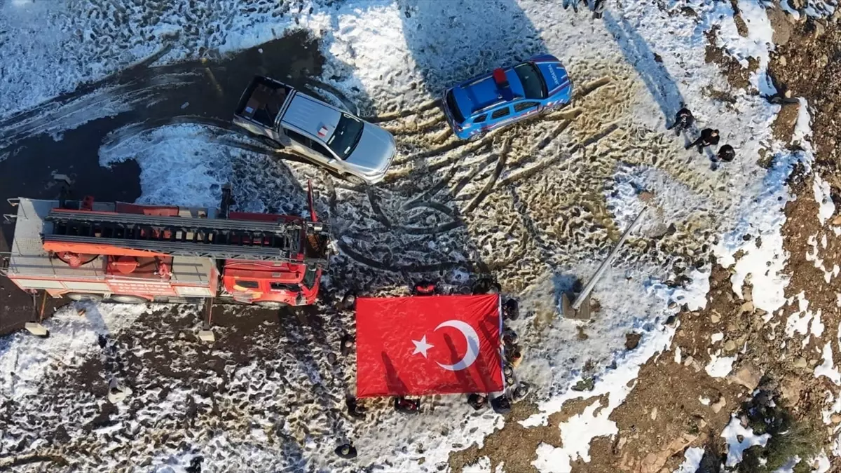 Amanos Dağları’nda Yıpranan Türk Bayrağı Yenilendi