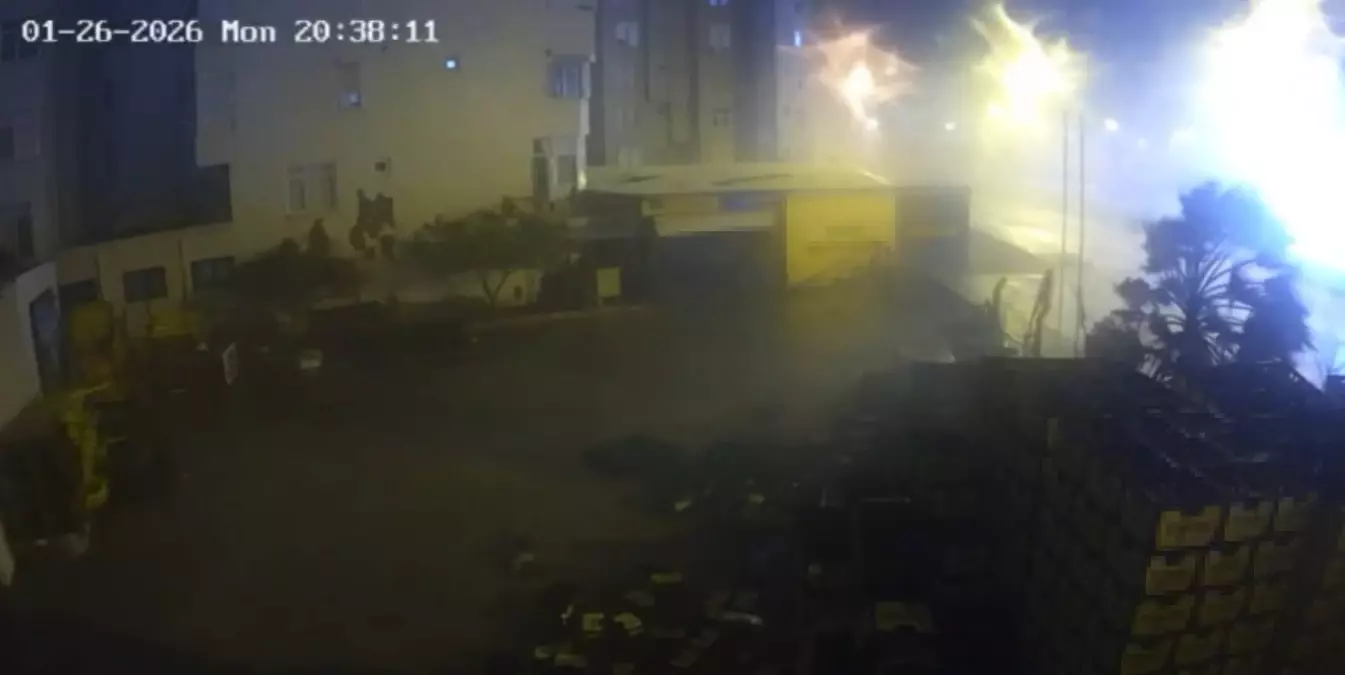 Finike'de Şiddetli Hortumun Yıkıcı Etkileri ve Görüntüleri