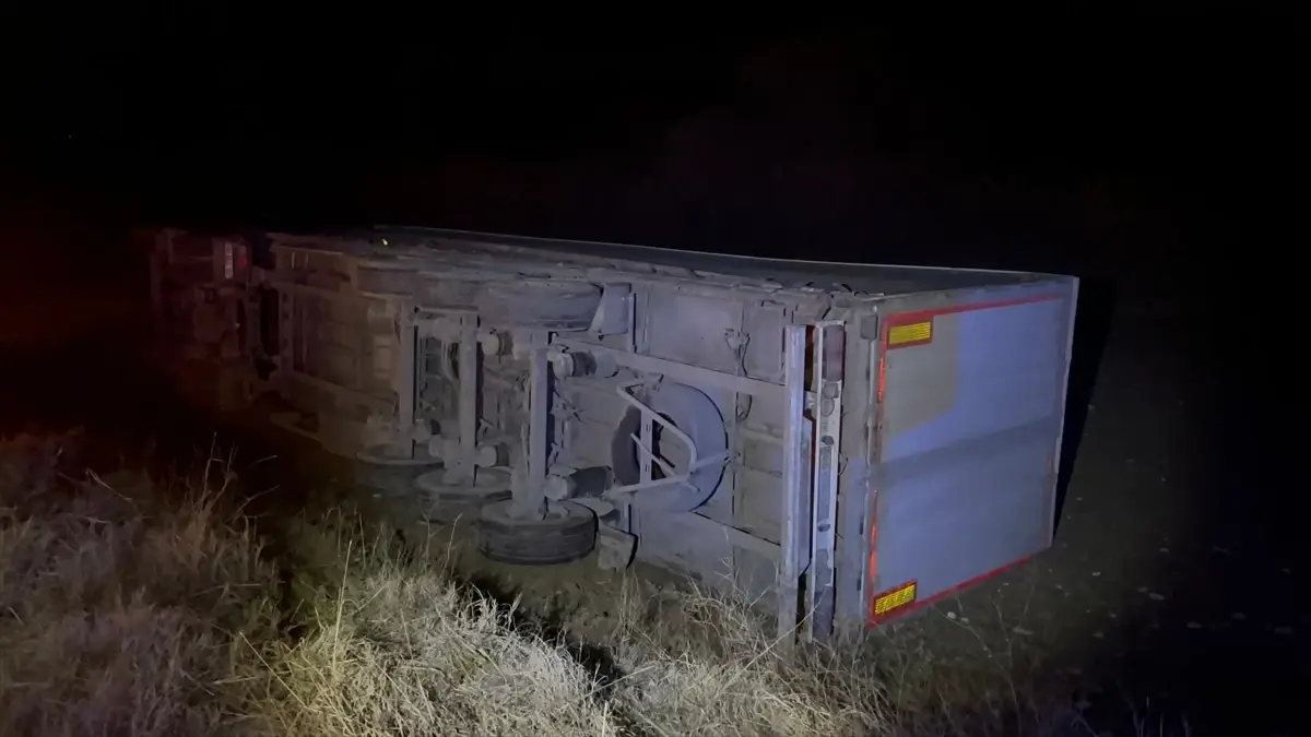 Sungurlu'da Tır Kazası: Sürücü Hastaneye Kaldırıldı