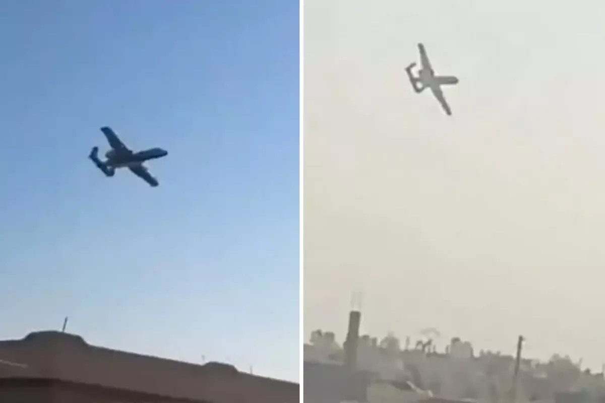 İsrail uçağının Suriye tarım arazilerine kimyasal püskürttüğü görüntü