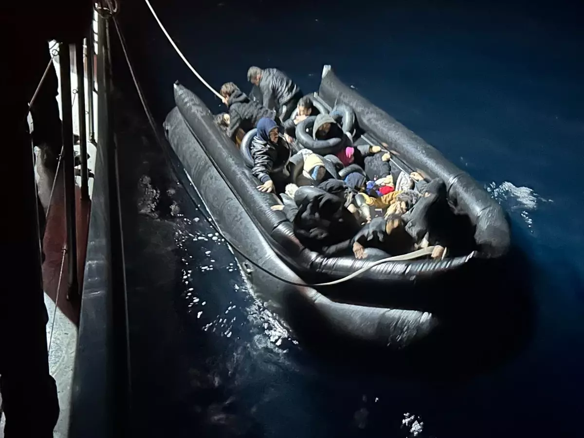 Seferihisar Sahilinde 33 Düzensiz Göçmen Can Kurtarıldı