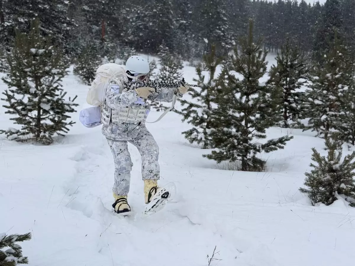 Kars'ta 9'uncu Komando Tugayı'na Özel Askeri Kayakçılık Eğitimi Gerçekleşti