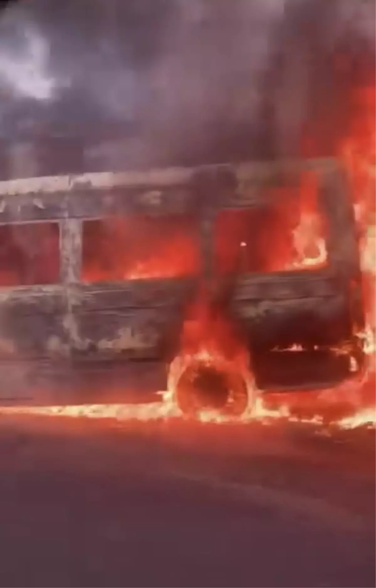 Osmaniye'de İşçi Taşıyan Minibüs Yangınla Karşılaştı