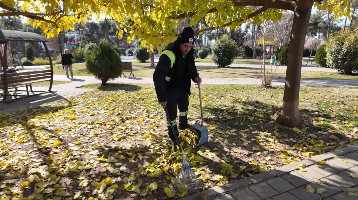 Adana’da Temizlik Görevlisi İsmail Almaz, 80 Bin Liraya Yaklaşan Telefonu Sahibiyle Buluşturdu