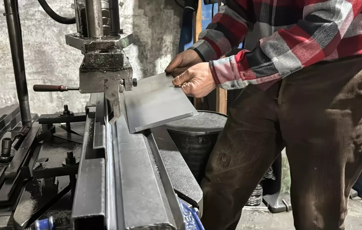 Parmaklarını Kaybetmelerine Rağmen Soba Üretimine Devam Eden Biliş Kardeşler