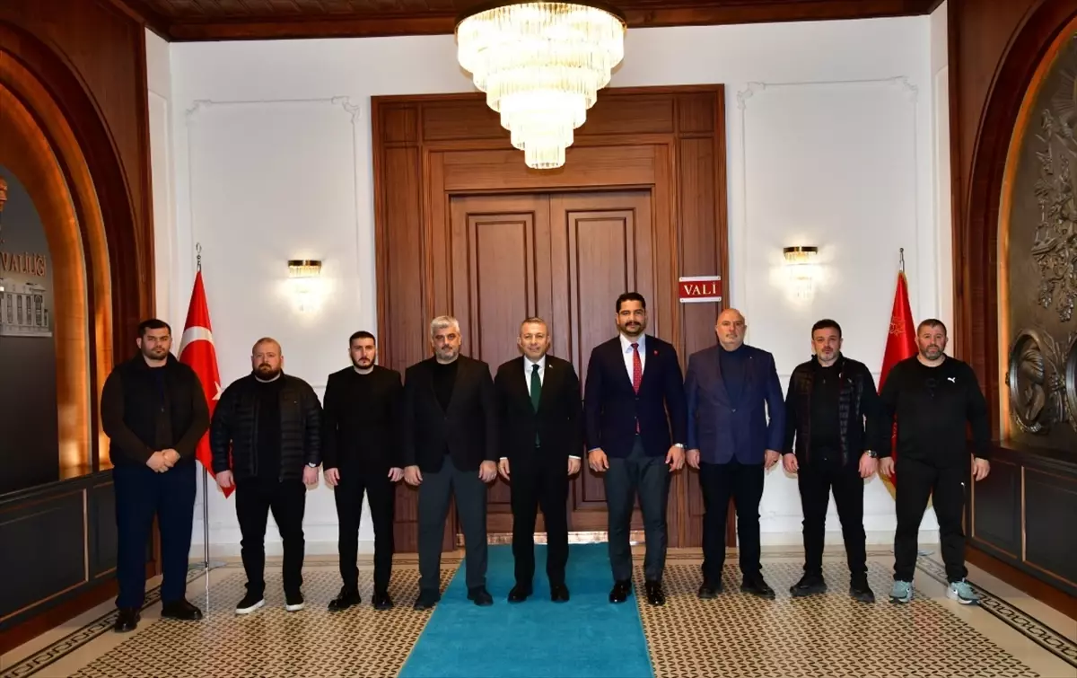 Taha Akgül, Trabzon’da Valilik ve Belediye Başkanlığı Ziyaretinde Başarıları Değerlendirdi