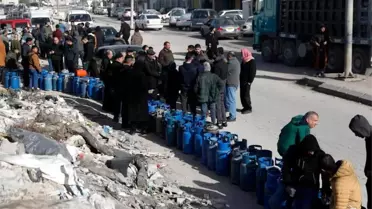 Gaz dağıtım kamyonu ve kuyruk