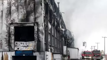 Patlama sonrası yıkılan gıda fabrikası