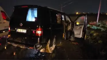 Kaza sonrası otobüs ve ticari araç görüntüsü