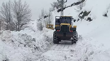 Çelikhan’da temizlenmiş köy yolu
