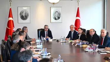 Mehmet Uçum çalıştayda konuşma yapıyor