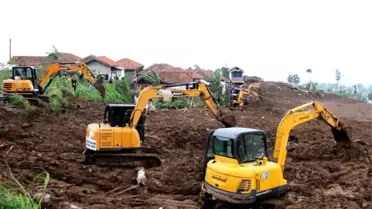 Endonezya’nın Batı Cava Bölgesi’nde Şiddetli Heyelan: 38 Kişi Hayatını Kaybetti