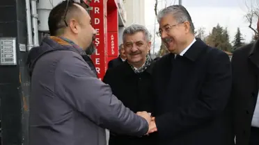 Odunpazarı sokaklarında Valinin esnafla fotoğrafı